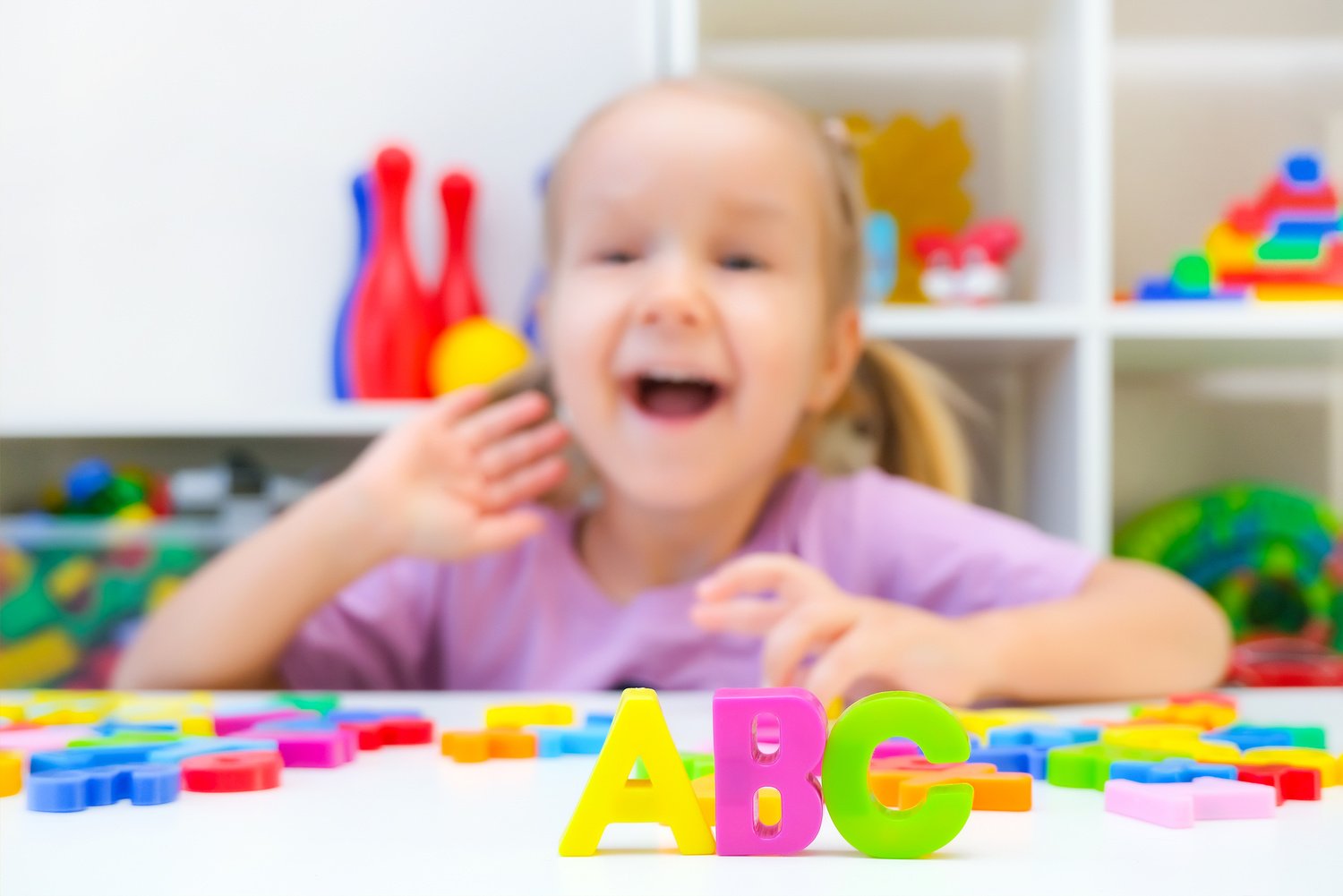 speech therapy. Toddler girl with letters. Classes with a speech therapist.